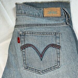 Levi’s 515 Raw Fringe Hem Jean Capris‎ Size 8